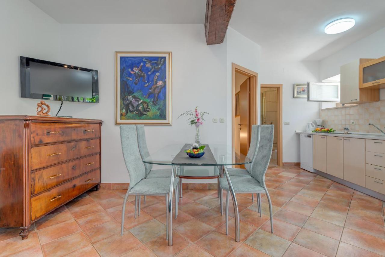 Apartments Obala 볼 외부 사진